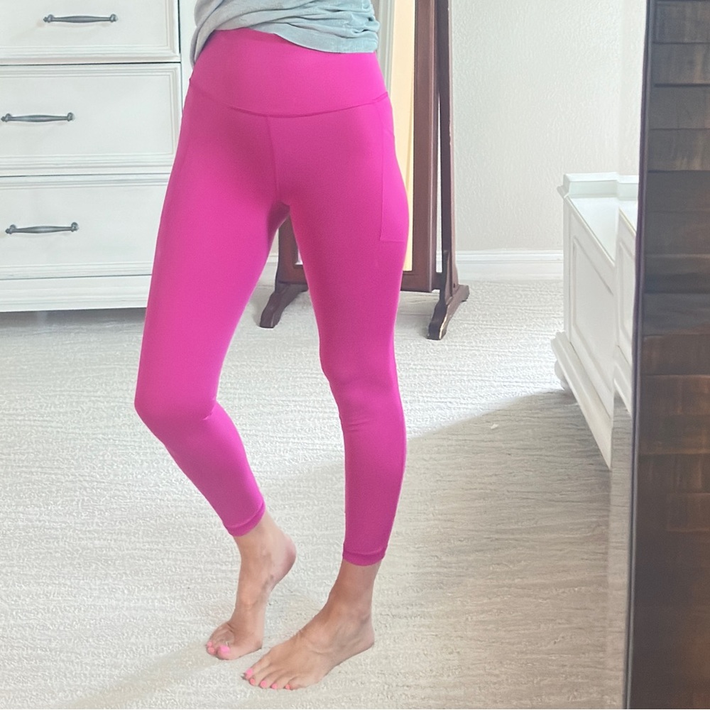 Athleta Salutation Stash pocket II 7/8 tight